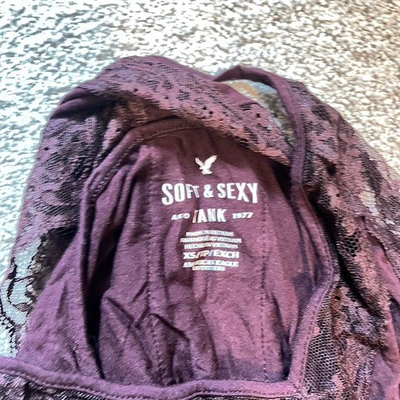 Wine colored AE tank - Picture 2 of 3